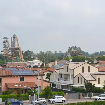 Mirage فندق ليدو دي يسولو