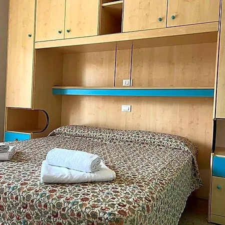 Mirage Hotel 2*