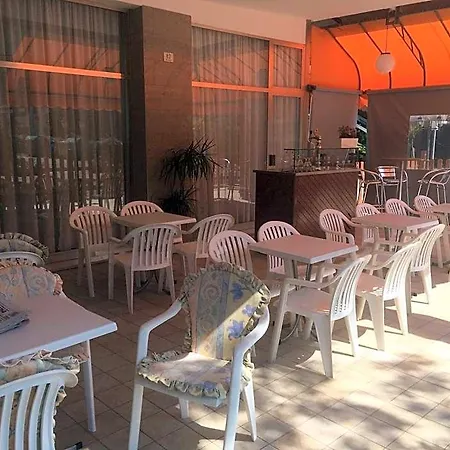 Hotel Mirage 2*