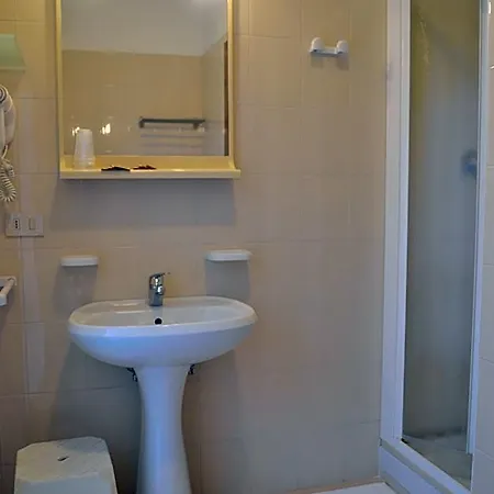 Mirage Hotel 2*
