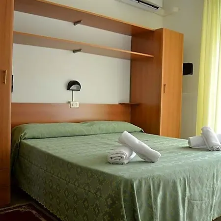 Hotel Mirage 2*