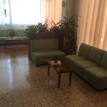 Hotel Mirage 2*