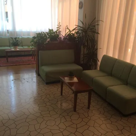 Mirage Hotell 2*